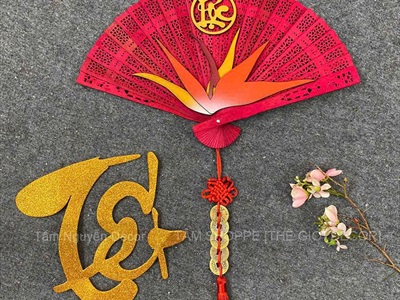 Vòng treo cửa Tết Quạt đỏ hoa Thiên Điểu [Đa dạng chữ - Quạt gỗ] QUAT-08